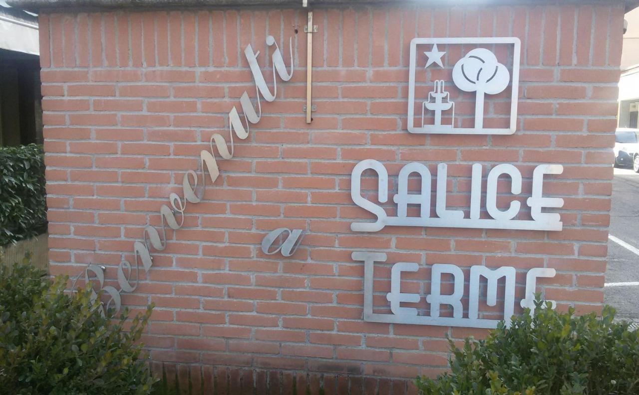 Hotel Salus Salice Terme Bagian luar foto